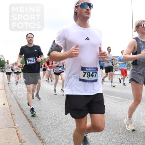 29.06.2025 - hella hamburg halbmarathon Lena Gebhardt http://msf.ph/oto/8371283 29.06.2025 10:48:55 Lombardsbrücke 2437, 7948, 11365, 1704, 7947, 19135, 955, 1142, 1167, 1584, 2160, 2395, 2437, 2438, 2713, 2716, 2792, 3086, 3215, 3224, 3253, 3661, 4403, 5010, 5118, 5479, 5480, 5551, 6015, 6437, 6566, 6979, 7062, 7203, 7947, 7948, 8461, 8719, 8760, 9341, 9359, 9552, 9787, 10059, 10081, 10204, 10366, 10524, 10654, 10656, 10782, 10785, 11000, 11031, 11192, 11364, 11365, 13814, 13845, 15715, 16498, 16499, 16701 meine-sportfotos.de