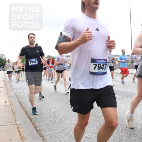 29.06.2025 - hella hamburg halbmarathon Lena Gebhardt http://msf.ph/oto/8371315 29.06.2025 10:48:55 Lombardsbrücke 7948, 11365, 1704, 7947, 1142, 1167, 1584, 2160, 2395, 2437, 2438, 2713, 2716, 2792, 3086, 3215, 3224, 3253, 3661, 4403, 5010, 5118, 5479, 5480, 5551, 6015, 6437, 6566, 6979, 7062, 7203, 7947, 7948, 8461, 8719, 8760, 9341, 9359, 9552, 9787, 10059, 10081, 10204, 10366, 10524, 10654, 10656, 10782, 10785, 11000, 11031, 11192, 11364, 11365, 13814, 13845, 15715, 16498, 16499, 16701 meine-sportfotos.de