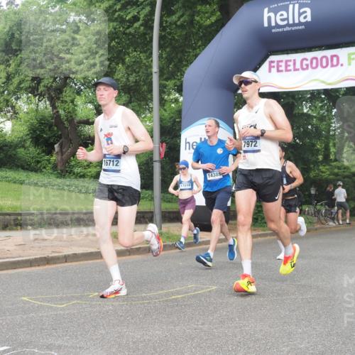 29.06.2025 - hella hamburg halbmarathon KatJ http://msf.ph/oto/8371321 29.06.2025 10:23:45 Zwischen KM18-KM19 57, 1217, 6169, 7884, 7972 meine-sportfotos.de