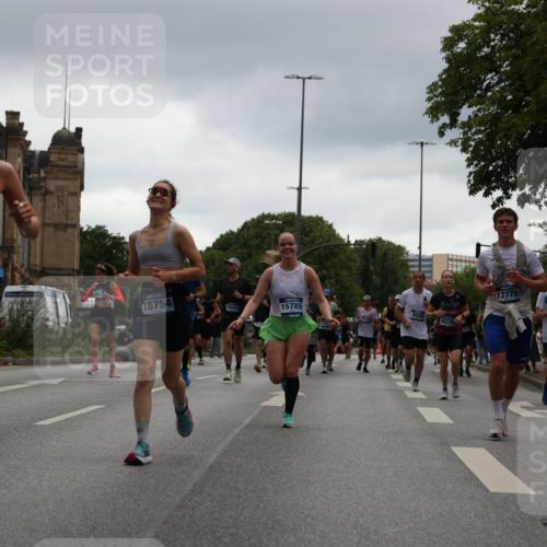 29.06.2025 - hella hamburg halbmarathon Yannick Fuchs http://msf.ph/oto/8371338 29.06.2025 10:53:42 20KM 2780, 3114, 3169, 4238, 4379, 4796, 4986, 6327, 6470, 7824, 8030, 8326, 8481, 8807, 9741, 9985, 10488, 10587, 11018, 11114, 11158, 11159, 11250, 11757, 12406, 12736, 12779, 13036, 13706, 14471, 14928, 15083, 15525, 15785, 15914, 16227, 16530, 16754, 16915, 17176, 17304, 17860, 18377, 18485, 18855, 19178 meine-sportfotos.de