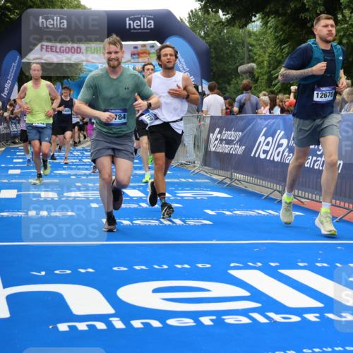 29.06.2025 - hella hamburg halbmarathon Strokosch-Dieckow http://msf.ph/oto/8371344 29.06.2025 10:49:23 Ziel 1342, 1476, 2878, 4183, 4185, 6158, 8437, 8689, 8813, 10053, 10189, 11339, 11779, 11819, 12094, 12670, 13269, 14526, 14838, 15422, 15784, 15894, 15966, 16891, 18476, 18887, 18960 meine-sportfotos.de