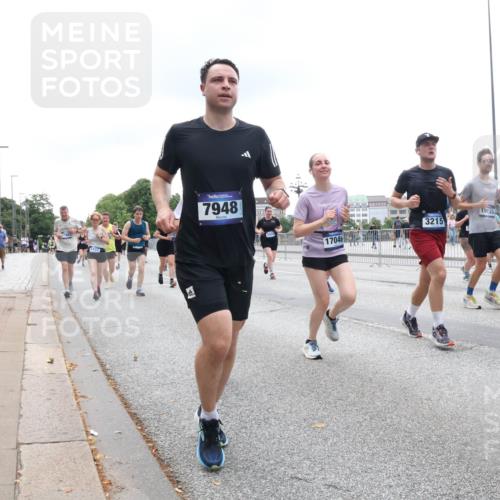 29.06.2025 - hella hamburg halbmarathon Lena Gebhardt http://msf.ph/oto/8371353 29.06.2025 10:48:56 Lombardsbrücke 11661, 2437, 7948, 19135, 3215, 17046, 19083, 1142, 1167, 1584, 2160, 2395, 2437, 2438, 2713, 2716, 2792, 3086, 3215, 3224, 3253, 4403, 5010, 5118, 5479, 5480, 5551, 6015, 6437, 6566, 6979, 7062, 7203, 7947, 7948, 8719, 8760, 9341, 9359, 9552, 9787, 10059, 10081, 10204, 10366, 10524, 10654, 10656, 10782, 10785, 11000, 11031, 11192, 11364, 11365, 13814, 13845, 15715, 16498, 16499, 16701 meine-sportfotos.de