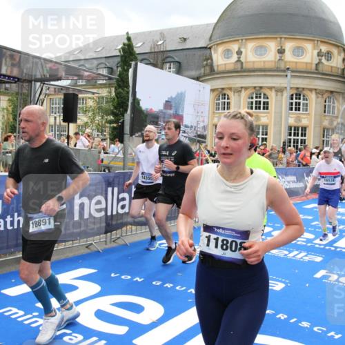 29.06.2025 - hella hamburg halbmarathon Michael Strokosch http://msf.ph/oto/8371380 29.06.2025 10:58:31 Ziel 4550, 4767, 5341, 5347, 7476, 11808, 14355, 16531, 17415, 18266, 18891, 19166 meine-sportfotos.de