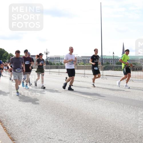 29.06.2025 - hella hamburg halbmarathon Lena Gebhardt http://msf.ph/oto/8371382 29.06.2025 10:14:54 Lombardsbrücke 2901, 5981, 13366, 13386, 11643, 18176, 1071, 1296, 1379, 1406, 1575, 1728, 1745, 2046, 2140, 2281, 2494, 2601, 2690, 2990, 3020, 3025, 3154, 3454, 3507, 3509, 3513, 3691, 3756, 3834, 3844, 4495, 4641, 5191, 5608, 5670, 5800, 5981, 6181, 6248, 6317, 6366, 6935, 7195, 7439, 7802, 7881, 8055, 8147, 8237, 8239, 8275, 8522, 8563, 8609, 8755, 8854, 9113, 9173, 9556, 9663, 9709, 9911, 9975, 10224, 10391, 10589, 10610, 10717, 10963, 11271, 11598, 12467 meine-sportfotos.de