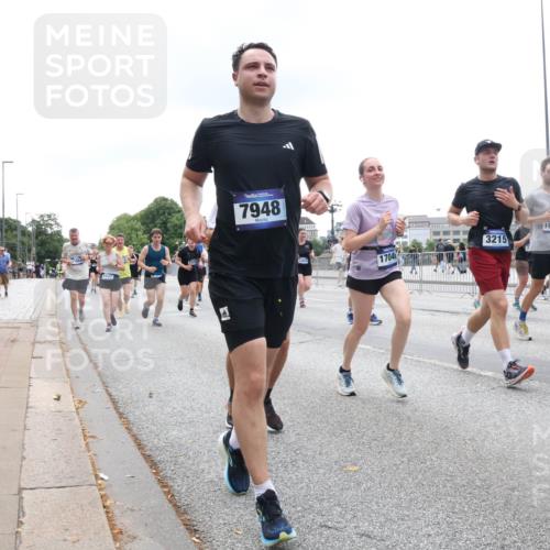 29.06.2025 - hella hamburg halbmarathon Lena Gebhardt http://msf.ph/oto/8371389 29.06.2025 10:48:56 Lombardsbrücke 2437, 7948, 17046, 3215, 19135, 9083, 19024, 1142, 1167, 1584, 2160, 2395, 2437, 2438, 2713, 2716, 2792, 3086, 3215, 3224, 3253, 4403, 5010, 5118, 5479, 5480, 5551, 6015, 6437, 6566, 6979, 7062, 7203, 7947, 7948, 8719, 8760, 9341, 9359, 9552, 9787, 10059, 10081, 10204, 10366, 10524, 10654, 10656, 10782, 10785, 11000, 11031, 11192, 11364, 11365, 13814, 13845, 15715, 16498, 16499, 16701 meine-sportfotos.de