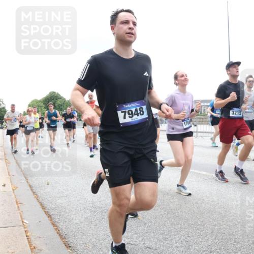 29.06.2025 - hella hamburg halbmarathon Lena Gebhardt http://msf.ph/oto/8371422 29.06.2025 10:48:56 Lombardsbrücke 2437, 7948, 1704, 908, 9135, 3215, 1142, 1167, 1584, 2160, 2395, 2437, 2438, 2713, 2716, 2792, 3086, 3215, 3224, 3253, 4403, 5010, 5118, 5479, 5480, 5551, 6015, 6437, 6566, 6979, 7062, 7203, 7947, 7948, 8719, 8760, 9341, 9359, 9552, 9787, 10059, 10081, 10204, 10366, 10524, 10654, 10656, 10782, 10785, 11000, 11031, 11192, 11364, 11365, 13814, 13845, 15715, 16498, 16499, 16701 meine-sportfotos.de