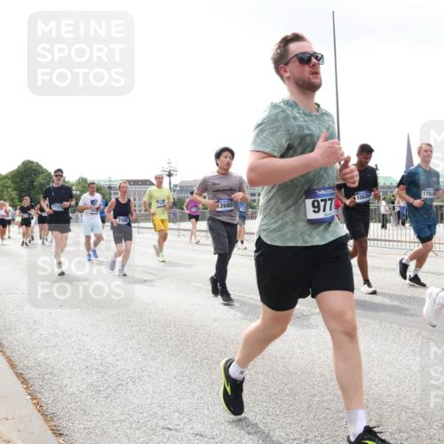 29.06.2025 - hella hamburg halbmarathon Lena Gebhardt http://msf.ph/oto/8371441 29.06.2025 10:39:44 Lombardsbrücke 178, 7125, 17379, 974, 7199, 10626, 1766, 12680, 977, 1058, 1076, 1586, 1856, 1883, 1899, 2092, 2313, 2578, 2843, 2976, 3046, 3275, 3353, 3727, 3882, 3883, 3884, 4298, 4603, 4609, 4752, 4855, 4882, 5045, 5229, 5654, 5701, 5901, 6321, 6342, 6343, 6427, 6428, 6698, 6719, 6726, 6739, 6748, 7045, 7053, 7125, 7199, 7429, 7455, 7456, 7501, 7524, 7684, 8107, 8203, 8612, 8995, 9393, 9569, 9698, 9747, 9777, 10441, 10512 meine-sportfotos.de
