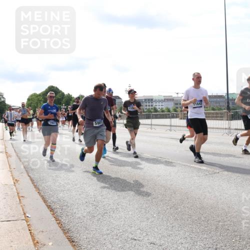 29.06.2025 - hella hamburg halbmarathon Lena Gebhardt http://msf.ph/oto/8371448 29.06.2025 10:14:54 Lombardsbrücke 1071, 1296, 1379, 1406, 1575, 1728, 1745, 2046, 2140, 2281, 2494, 2601, 2690, 2990, 3020, 3025, 3154, 3454, 3507, 3509, 3513, 3691, 3756, 3834, 3844, 4495, 4641, 5191, 5608, 5670, 5800, 5981, 6181, 6248, 6317, 6366, 6935, 7195, 7439, 7802, 7881, 8055, 8147, 8237, 8239, 8275, 8522, 8563, 8609, 8755, 8854, 9113, 9173, 9556, 9663, 9709, 9911, 9975, 10224, 10391, 10589, 10610, 10717, 10963, 11271, 11598, 12467 meine-sportfotos.de