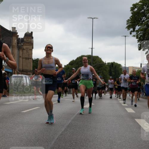 29.06.2025 - hella hamburg halbmarathon Yannick Fuchs http://msf.ph/oto/8371454 29.06.2025 10:53:42 20KM 2780, 3114, 3169, 4238, 4379, 4796, 4986, 6327, 6470, 7824, 8030, 8326, 8481, 8807, 9741, 9985, 10488, 10587, 11018, 11114, 11158, 11159, 11250, 11757, 12406, 12736, 12779, 13036, 13706, 14471, 14928, 15083, 15525, 15785, 15914, 16227, 16530, 16754, 16915, 17176, 17304, 17860, 18377, 18485, 18855, 19178 meine-sportfotos.de