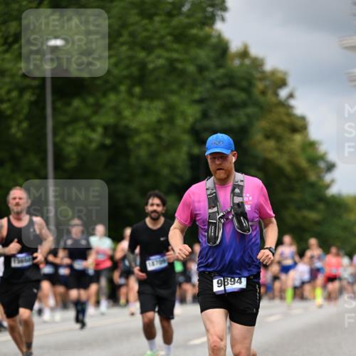29.06.2025 - hella hamburg halbmarathon Dr. Thomas Lammeyer http://msf.ph/oto/8371463 29.06.2025 10:42:04 Kennedybrücke 1337, 1475, 1799, 1985, 2016, 2031, 2124, 2853, 3286, 3880, 4762, 5139, 5522, 5523, 5875, 6697, 6955, 7124, 7321, 7629, 8499, 8811, 8985, 9391, 9524, 9894, 10025, 10506, 10836, 11087, 11164 meine-sportfotos.de
