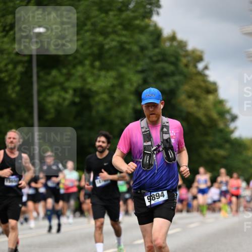 29.06.2025 - hella hamburg halbmarathon Dr. Thomas Lammeyer http://msf.ph/oto/8371480 29.06.2025 10:42:04 Kennedybrücke 1337, 1475, 1799, 1985, 2016, 2031, 2124, 2853, 3286, 3880, 4762, 5139, 5522, 5523, 5875, 6697, 6955, 7124, 7321, 7629, 8499, 8811, 8985, 9391, 9524, 9894, 10025, 10506, 10836, 11087, 11164 meine-sportfotos.de
