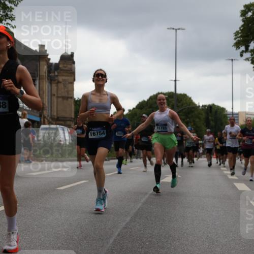29.06.2025 - hella hamburg halbmarathon Yannick Fuchs http://msf.ph/oto/8371489 29.06.2025 10:53:42 20KM 2780, 3114, 3169, 4238, 4379, 4796, 4986, 6327, 6470, 7824, 8030, 8326, 8481, 8807, 9741, 9985, 10488, 10587, 11018, 11114, 11158, 11159, 11250, 11757, 12406, 12736, 12779, 13036, 13706, 14471, 14928, 15083, 15525, 15785, 15914, 16227, 16530, 16754, 16915, 17176, 17304, 17860, 18377, 18485, 18855, 19178 meine-sportfotos.de