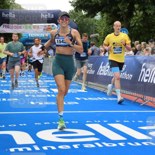 29.06.2025 - hella hamburg halbmarathon Strokosch-Dieckow http://msf.ph/oto/8371492 29.06.2025 10:49:22 Ziel 1342, 1476, 2878, 4183, 4185, 6158, 8437, 8813, 9348, 10053, 10189, 11339, 11779, 11819, 12670, 13269, 13450, 14526, 14838, 15422, 15784, 15894, 15966, 16891, 18476, 18887, 18960 meine-sportfotos.de