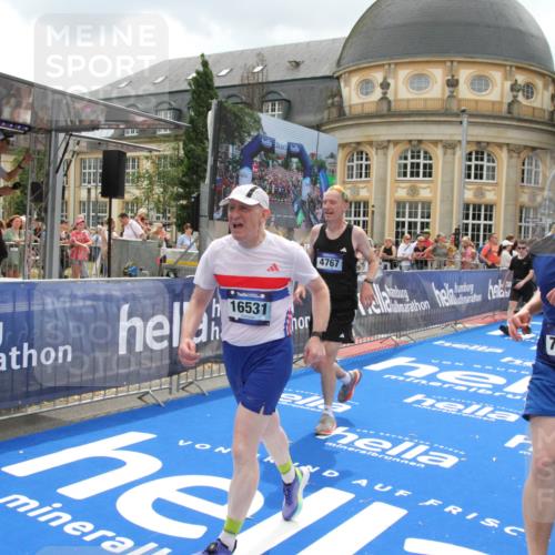 29.06.2025 - hella hamburg halbmarathon Michael Strokosch http://msf.ph/oto/8371499 29.06.2025 10:58:32 Ziel 4767, 5341, 5347, 7476, 9316, 11808, 12712, 12879, 14355, 16531, 17415, 18556, 18891, 19166 meine-sportfotos.de