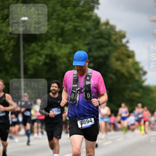 29.06.2025 - hella hamburg halbmarathon Dr. Thomas Lammeyer http://msf.ph/oto/8371545 29.06.2025 10:42:05 Kennedybrücke 1337, 1475, 1799, 1985, 2016, 2124, 2853, 3010, 3246, 3286, 3880, 4762, 5139, 5522, 5523, 5875, 6697, 6955, 7124, 7321, 7629, 8696, 8811, 8985, 9391, 9524, 9894, 10025, 10146, 10506, 10836, 11087, 11164 meine-sportfotos.de