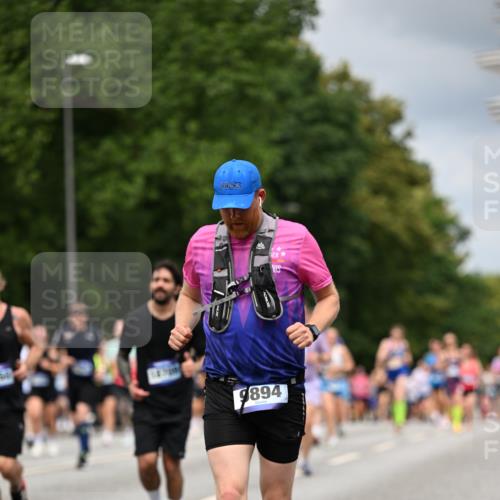 29.06.2025 - hella hamburg halbmarathon Dr. Thomas Lammeyer http://msf.ph/oto/8371558 29.06.2025 10:42:05 Kennedybrücke 1337, 1475, 1799, 1985, 2016, 2124, 2853, 3010, 3246, 3286, 3880, 4762, 5139, 5522, 5523, 5875, 6697, 6955, 7124, 7321, 7629, 8696, 8811, 8985, 9391, 9524, 9894, 10025, 10146, 10506, 10836, 11087, 11164 meine-sportfotos.de