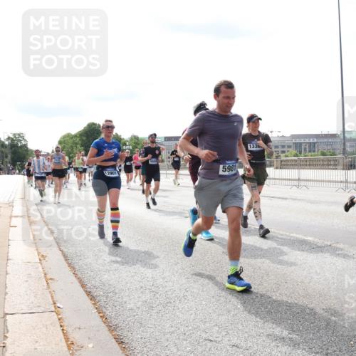 29.06.2025 - hella hamburg halbmarathon Lena Gebhardt http://msf.ph/oto/8371599 29.06.2025 10:14:55 Lombardsbrücke 12901, 5608, 5981, 1338, 269, 11643, 1071, 1296, 1379, 1406, 1575, 1728, 1745, 2046, 2140, 2281, 2494, 2601, 2690, 2990, 3020, 3025, 3154, 3454, 3507, 3509, 3513, 3691, 3756, 3834, 3844, 4495, 4641, 5191, 5608, 5670, 5800, 5981, 6181, 6248, 6317, 6935, 7195, 7439, 7802, 7881, 8055, 8147, 8237, 8239, 8275, 8522, 8563, 8609, 8755, 8854, 9113, 9173, 9556, 9663, 9709, 9911, 9975, 10224, 10391, 10589, 10610, 10717, 10963, 11271, 11598 meine-sportfotos.de