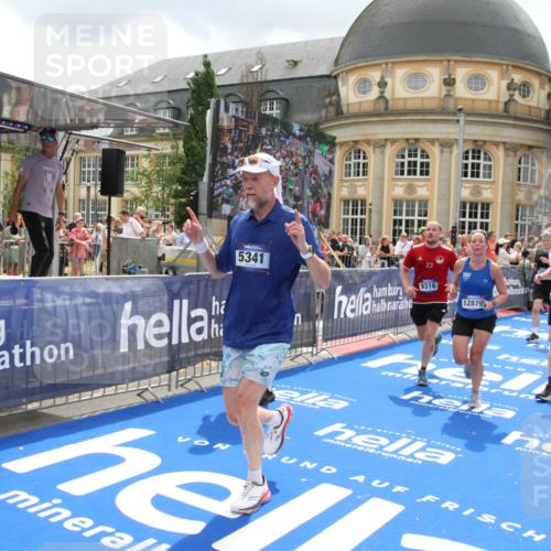 29.06.2025 - hella hamburg halbmarathon Michael Strokosch http://msf.ph/oto/8371601 29.06.2025 10:58:37 Ziel 2619, 2978, 3251, 4467, 5341, 6595, 7082, 7659, 9316, 12712, 12809, 12879, 13694, 18501, 18556 meine-sportfotos.de