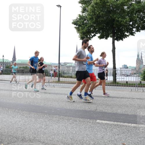 29.06.2025 - hella hamburg halbmarathon Lena Gebhardt http://msf.ph/oto/8371628 29.06.2025 10:48:58 Lombardsbrücke 7203, 1559, 1915, 1142, 1167, 1584, 2160, 2395, 2437, 2438, 2541, 2713, 2716, 2792, 2927, 3070, 3086, 3215, 3253, 4403, 5010, 5118, 5479, 5480, 5551, 6015, 6437, 6566, 6979, 7062, 7203, 7931, 7936, 7947, 7948, 8719, 8760, 9245, 9341, 9359, 9552, 9787, 10033, 10038, 10059, 10081, 10204, 10366, 10524, 10654, 10656, 10782, 10785, 11000, 11031, 11192, 11364, 11365, 13814, 13845, 15715, 16498, 16499, 16701 meine-sportfotos.de