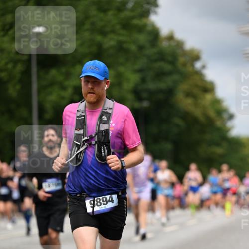 29.06.2025 - hella hamburg halbmarathon Dr. Thomas Lammeyer http://msf.ph/oto/8371640 29.06.2025 10:42:05 Kennedybrücke 1337, 1475, 1799, 1985, 2016, 2124, 2853, 3010, 3246, 3286, 3880, 4762, 5139, 5522, 5523, 5875, 6697, 6955, 7124, 7321, 7629, 8696, 8811, 8985, 9391, 9524, 9894, 10025, 10146, 10506, 10836, 11087, 11164 meine-sportfotos.de