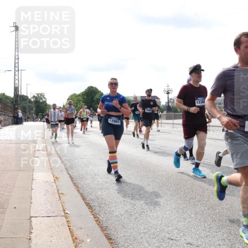 29.06.2025 - hella hamburg halbmarathon Lena Gebhardt http://msf.ph/oto/8371642 29.06.2025 10:14:55 Lombardsbrücke 12901, 5608, 13366, 5981, 1071, 1296, 1379, 1406, 1575, 1728, 1745, 2046, 2140, 2281, 2494, 2601, 2690, 2990, 3020, 3025, 3154, 3454, 3507, 3509, 3513, 3691, 3756, 3834, 3844, 4495, 4641, 5191, 5608, 5670, 5800, 5981, 6181, 6248, 6317, 6935, 7195, 7439, 7802, 7881, 8055, 8147, 8237, 8239, 8275, 8522, 8563, 8609, 8755, 8854, 9113, 9173, 9556, 9663, 9709, 9911, 9975, 10224, 10391, 10589, 10610, 10717, 10963, 11271, 11598 meine-sportfotos.de