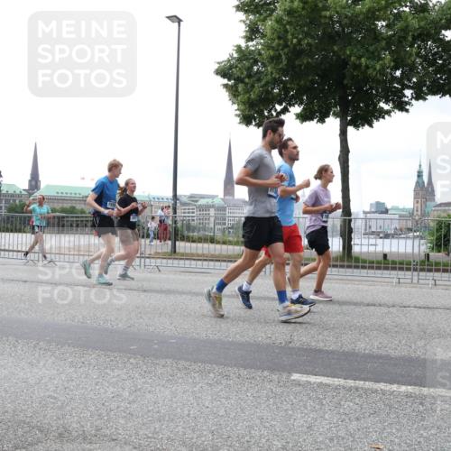 29.06.2025 - hella hamburg halbmarathon Lena Gebhardt http://msf.ph/oto/8371648 29.06.2025 10:48:58 Lombardsbrücke 1558, 193, 1142, 1167, 1584, 2160, 2395, 2437, 2438, 2541, 2713, 2716, 2792, 2927, 3070, 3086, 3215, 3253, 4403, 5010, 5118, 5479, 5480, 5551, 6015, 6437, 6566, 6979, 7062, 7203, 7931, 7936, 7947, 7948, 8719, 8760, 9245, 9341, 9359, 9552, 9787, 10033, 10038, 10059, 10081, 10204, 10366, 10524, 10654, 10656, 10782, 10785, 11000, 11031, 11192, 11364, 11365, 13814, 13845, 15715, 16498, 16499, 16701 meine-sportfotos.de