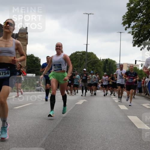 29.06.2025 - hella hamburg halbmarathon Yannick Fuchs http://msf.ph/oto/8371661 29.06.2025 10:53:43 20KM 2780, 3169, 4238, 4379, 4796, 4986, 6327, 6470, 7824, 8030, 8326, 8481, 8807, 9741, 9985, 10488, 10587, 11018, 11114, 11158, 11159, 11250, 11757, 12406, 12779, 13036, 13706, 14471, 14928, 15083, 15525, 15785, 15914, 16227, 16530, 16754, 16915, 17176, 17304, 17860, 18377, 18485, 18855, 19178 meine-sportfotos.de