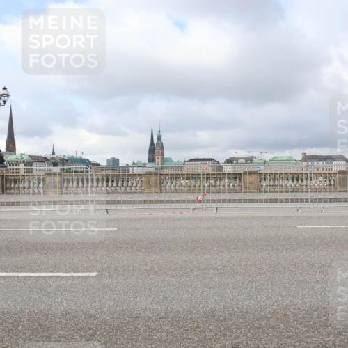 29.06.2025 - hella hamburg halbmarathon Lena Gebhardt http://msf.ph/oto/8371664 29.06.2025 09:12:05 Lombardsbrücke  meine-sportfotos.de