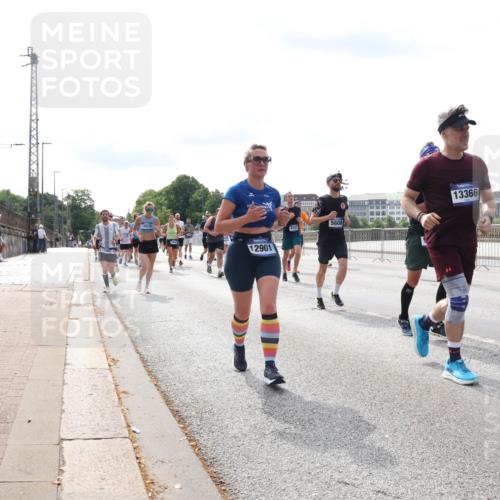 29.06.2025 - hella hamburg halbmarathon Lena Gebhardt http://msf.ph/oto/8371667 29.06.2025 10:14:56 Lombardsbrücke 16036, 12901, 5608, 13366, 133, 1071, 1296, 1379, 1406, 1575, 1728, 1745, 2046, 2140, 2281, 2494, 2601, 2690, 2990, 3020, 3025, 3154, 3454, 3507, 3509, 3513, 3691, 3756, 3834, 3844, 4495, 4641, 5191, 5608, 5670, 5800, 5981, 6181, 6248, 6317, 6935, 7195, 7439, 7802, 7881, 8055, 8147, 8237, 8239, 8275, 8522, 8563, 8609, 8755, 8854, 9113, 9173, 9556, 9663, 9709, 9911, 9975, 10224, 10391, 10589, 10610, 10717, 10963, 11271, 11598 meine-sportfotos.de