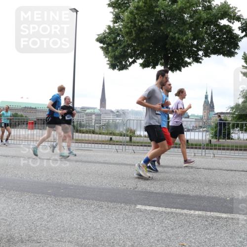 29.06.2025 - hella hamburg halbmarathon Lena Gebhardt http://msf.ph/oto/8371673 29.06.2025 10:48:58 Lombardsbrücke 7203, 3661, 1142, 1167, 1584, 2160, 2395, 2437, 2438, 2541, 2713, 2716, 2792, 2927, 3070, 3086, 3215, 3253, 4403, 5010, 5118, 5479, 5480, 5551, 6015, 6437, 6566, 6979, 7062, 7203, 7931, 7936, 7947, 7948, 8719, 8760, 9245, 9341, 9359, 9552, 9787, 10033, 10038, 10059, 10081, 10204, 10366, 10524, 10654, 10656, 10782, 10785, 11000, 11031, 11192, 11364, 11365, 13814, 13845, 15715, 16498, 16499, 16701 meine-sportfotos.de
