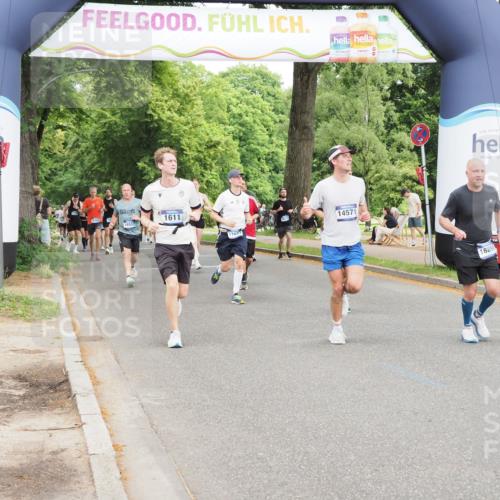 29.06.2025 - hella hamburg halbmarathon MichiJ http://msf.ph/oto/8371682 29.06.2025 10:44:48 Zwischen KM18-KM19 1611, 2236, 6595, 7082, 9485, 10383, 12495, 14369, 14571, 15197, 17827, 18891 meine-sportfotos.de