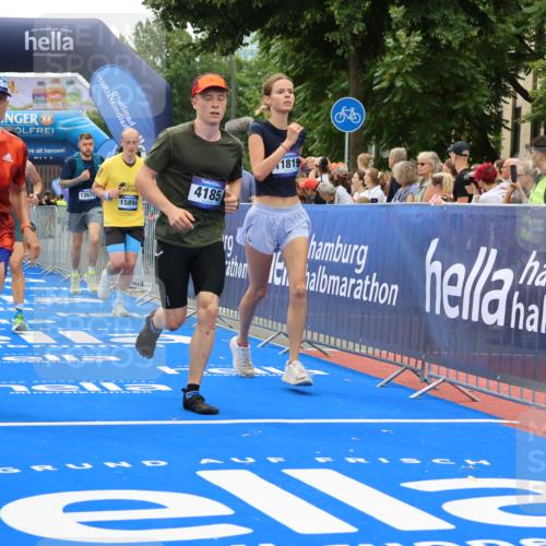 29.06.2025 - hella hamburg halbmarathon Strokosch-Dieckow http://msf.ph/oto/8371694 29.06.2025 10:49:20 Ziel 1342, 1476, 2878, 4183, 4185, 6158, 8112, 9348, 10053, 10189, 11339, 11779, 11819, 12670, 13269, 13450, 14526, 14838, 15422, 15784, 15894, 15966, 16369, 16891, 18476, 18887, 18960 meine-sportfotos.de