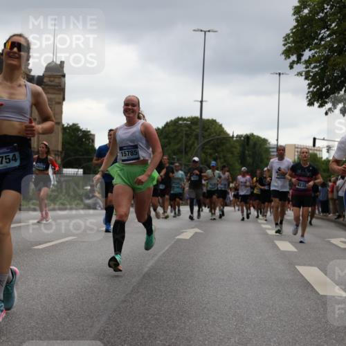 29.06.2025 - hella hamburg halbmarathon Yannick Fuchs http://msf.ph/oto/8371699 29.06.2025 10:53:43 20KM 2780, 3169, 4238, 4379, 4796, 4986, 6327, 6470, 7824, 8030, 8326, 8481, 8807, 9741, 9985, 10488, 10587, 11018, 11114, 11158, 11159, 11250, 11757, 12406, 12779, 13036, 13706, 14471, 14928, 15083, 15525, 15785, 15914, 16227, 16530, 16754, 16915, 17176, 17304, 17860, 18377, 18485, 18855, 19178 meine-sportfotos.de