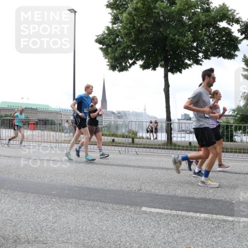 29.06.2025 - hella hamburg halbmarathon Lena Gebhardt http://msf.ph/oto/8371769 29.06.2025 10:48:58 Lombardsbrücke 203, 1142, 1167, 1584, 2160, 2395, 2437, 2438, 2541, 2713, 2716, 2792, 2927, 3070, 3086, 3215, 3253, 4403, 5010, 5118, 5479, 5480, 5551, 6015, 6437, 6566, 6979, 7062, 7203, 7931, 7936, 7947, 7948, 8719, 8760, 9245, 9341, 9359, 9552, 9787, 10033, 10038, 10059, 10081, 10204, 10366, 10524, 10654, 10656, 10782, 10785, 11000, 11031, 11192, 11364, 11365, 13814, 13845, 15715, 16498, 16499, 16701 meine-sportfotos.de