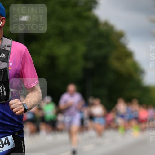 29.06.2025 - hella hamburg halbmarathon Dr. Thomas Lammeyer http://msf.ph/oto/8371799 29.06.2025 10:42:07 Kennedybrücke 1337, 1475, 1578, 1985, 2016, 2124, 2853, 3010, 3246, 3286, 3880, 4762, 5139, 5522, 5523, 5875, 6697, 6955, 7124, 7321, 7629, 8696, 8811, 8985, 9391, 9524, 9894, 10025, 10146, 10506, 10836, 11087, 11164 meine-sportfotos.de