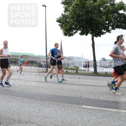 29.06.2025 - hella hamburg halbmarathon Lena Gebhardt http://msf.ph/oto/8371801 29.06.2025 10:48:58 Lombardsbrücke 7263, 1142, 1167, 1584, 2160, 2395, 2437, 2438, 2541, 2713, 2716, 2792, 2927, 3070, 3086, 3215, 3253, 4403, 5010, 5118, 5479, 5480, 5551, 6015, 6437, 6566, 6979, 7062, 7203, 7931, 7936, 7947, 7948, 8719, 8760, 9245, 9341, 9359, 9552, 9787, 10033, 10038, 10059, 10081, 10204, 10366, 10524, 10654, 10656, 10782, 10785, 11000, 11031, 11192, 11364, 11365, 13814, 13845, 15715, 16498, 16499, 16701 meine-sportfotos.de