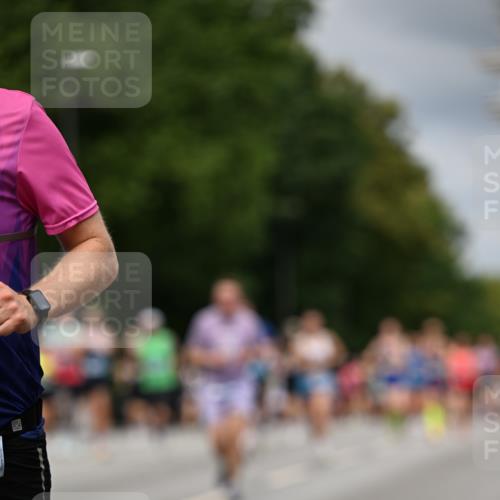29.06.2025 - hella hamburg halbmarathon Dr. Thomas Lammeyer http://msf.ph/oto/8371812 29.06.2025 10:42:07 Kennedybrücke 1337, 1475, 1578, 1985, 2016, 2124, 2853, 3010, 3246, 3286, 3880, 4762, 5139, 5522, 5523, 5875, 6697, 6955, 7124, 7321, 7629, 8696, 8811, 8985, 9391, 9524, 9894, 10025, 10146, 10506, 10836, 11087, 11164 meine-sportfotos.de