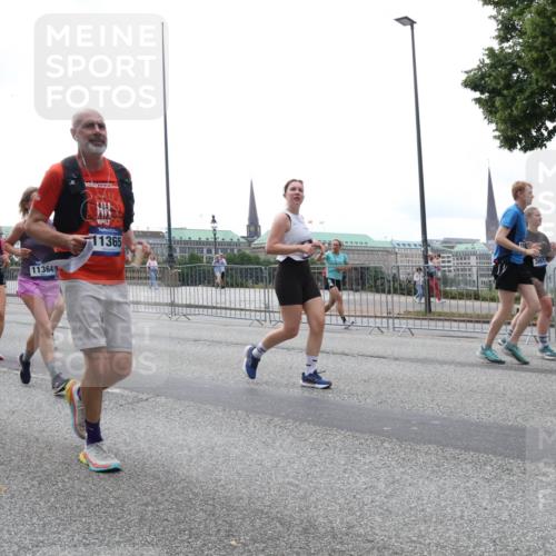 29.06.2025 - hella hamburg halbmarathon Lena Gebhardt http://msf.ph/oto/8371876 29.06.2025 10:48:58 Lombardsbrücke 8, 11364, 11365, 3661, 1142, 1167, 1584, 2160, 2395, 2437, 2438, 2541, 2713, 2716, 2792, 2927, 3070, 3086, 3215, 3253, 4403, 5010, 5118, 5479, 5480, 5551, 6015, 6437, 6566, 6979, 7062, 7203, 7931, 7936, 7947, 7948, 8719, 8760, 9245, 9341, 9359, 9552, 9787, 10033, 10038, 10059, 10081, 10204, 10366, 10524, 10654, 10656, 10782, 10785, 11000, 11031, 11192, 11364, 11365, 13814, 13845, 15715, 16498, 16499, 16701 meine-sportfotos.de
