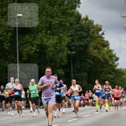 29.06.2025 - hella hamburg halbmarathon Dr. Thomas Lammeyer http://msf.ph/oto/8371886 29.06.2025 10:42:08 Kennedybrücke 1337, 1475, 1578, 1985, 2124, 2853, 3010, 3246, 3286, 3880, 4762, 5139, 5522, 5523, 5875, 6697, 6955, 7124, 7321, 7629, 8696, 8811, 8985, 9391, 9524, 9894, 10025, 10146, 10506, 10836, 11087, 11164 meine-sportfotos.de