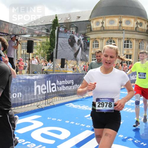 29.06.2025 - hella hamburg halbmarathon Michael Strokosch http://msf.ph/oto/8371959 29.06.2025 10:58:42 Ziel 1319, 2619, 2656, 2978, 3251, 4467, 6592, 6595, 7082, 7659, 8322, 10943, 11605, 11846, 12809, 12862, 13694, 15197, 16189, 18501, 18587 meine-sportfotos.de