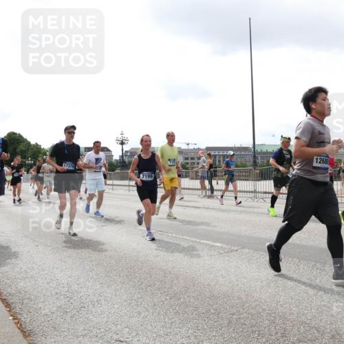 29.06.2025 - hella hamburg halbmarathon Lena Gebhardt http://msf.ph/oto/8371977 29.06.2025 10:39:45 Lombardsbrücke 17379, 13178, 7199, 7125, 12680, 10, 1058, 1076, 1586, 1856, 1883, 1899, 2092, 2313, 2578, 2843, 2976, 3046, 3275, 3353, 3727, 3882, 3883, 3884, 4298, 4603, 4609, 4752, 4855, 4882, 5045, 5229, 5654, 5701, 5877, 5901, 6321, 6342, 6343, 6427, 6428, 6698, 6719, 6726, 6739, 6748, 7045, 7053, 7125, 7199, 7429, 7455, 7456, 7501, 7524, 7684, 8107, 8203, 8612, 8995, 9393, 9569, 9698, 9747, 9777, 10441, 10512 meine-sportfotos.de