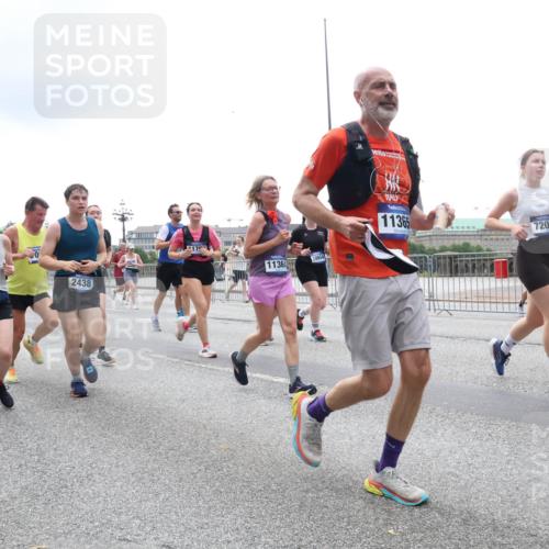 29.06.2025 - hella hamburg halbmarathon Lena Gebhardt http://msf.ph/oto/8371991 29.06.2025 10:48:59 Lombardsbrücke 11861, 2438, 2437, 417, 11364, 10654, 11365, 7203, 1142, 1167, 1584, 2160, 2395, 2437, 2438, 2541, 2713, 2716, 2792, 2927, 3070, 3086, 3215, 3253, 4403, 4525, 4527, 5010, 5118, 5479, 5480, 5551, 6015, 6437, 6566, 6979, 7062, 7203, 7931, 7936, 7947, 7948, 8549, 8719, 8760, 9245, 9341, 9359, 9552, 9787, 10033, 10038, 10059, 10081, 10204, 10366, 10479, 10524, 10654, 10656, 10782, 10785, 11000, 11031, 11192, 11364, 11365, 13814, 13845, 15715, 16498, 16499, 16701 meine-sportfotos.de