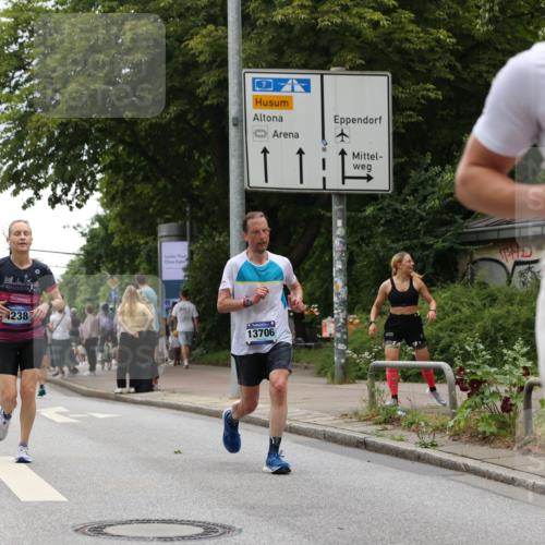 29.06.2025 - hella hamburg halbmarathon Yannick Fuchs http://msf.ph/oto/8372030 29.06.2025 10:53:45 20KM 1544, 2780, 3169, 4238, 4379, 4796, 4986, 6327, 6470, 7824, 8030, 8326, 8481, 8807, 9741, 9985, 10281, 10488, 11018, 11114, 11158, 11159, 11250, 11757, 12406, 12779, 13036, 13706, 14471, 14928, 15083, 15525, 15673, 15785, 15914, 16227, 16530, 16754, 16915, 17176, 17304, 17860, 18377, 18485, 18855, 19178 meine-sportfotos.de