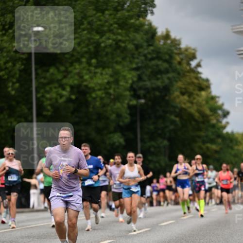 29.06.2025 - hella hamburg halbmarathon Dr. Thomas Lammeyer http://msf.ph/oto/8372059 29.06.2025 10:42:09 Kennedybrücke 1475, 1578, 1985, 2124, 2853, 3010, 3246, 3286, 3880, 4762, 5139, 5522, 5523, 5875, 6697, 6955, 7321, 7629, 8696, 8811, 8985, 9391, 9524, 9894, 10025, 10146, 10506, 10836, 11087, 11164 meine-sportfotos.de