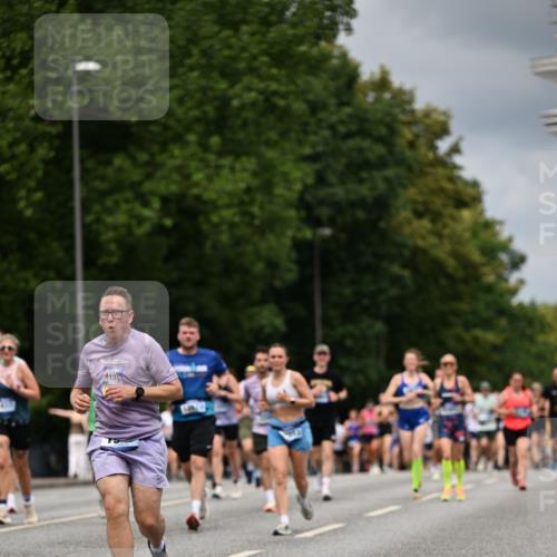 29.06.2025 - hella hamburg halbmarathon Dr. Thomas Lammeyer http://msf.ph/oto/8372090 29.06.2025 10:42:09 Kennedybrücke 1475, 1578, 1985, 2124, 2853, 3010, 3246, 3286, 3880, 4762, 5139, 5522, 5523, 5875, 6697, 6955, 7321, 7629, 8696, 8811, 8985, 9391, 9524, 9894, 10025, 10146, 10506, 10836, 11087, 11164 meine-sportfotos.de