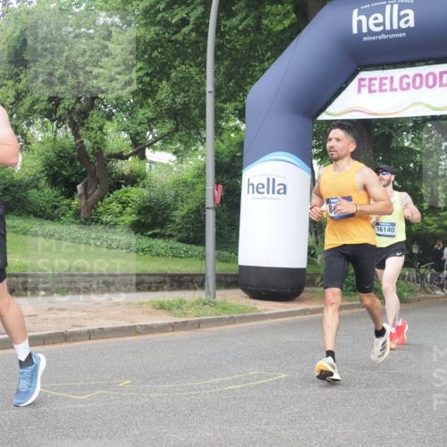 29.06.2025 - hella hamburg halbmarathon KatJ http://msf.ph/oto/8372097 29.06.2025 10:23:49 Zwischen KM18-KM19 1217, 7884, 7972 meine-sportfotos.de