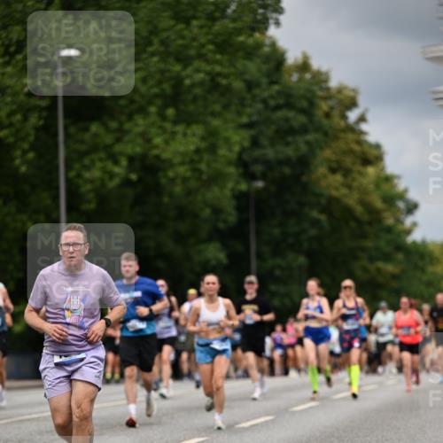 29.06.2025 - hella hamburg halbmarathon Dr. Thomas Lammeyer http://msf.ph/oto/8372142 29.06.2025 10:42:09 Kennedybrücke 1475, 1578, 1985, 2124, 2853, 3010, 3246, 3286, 3880, 4762, 5139, 5522, 5523, 5875, 6697, 6955, 7321, 7629, 8696, 8811, 8985, 9391, 9524, 9894, 10025, 10146, 10506, 10836, 11087, 11164 meine-sportfotos.de