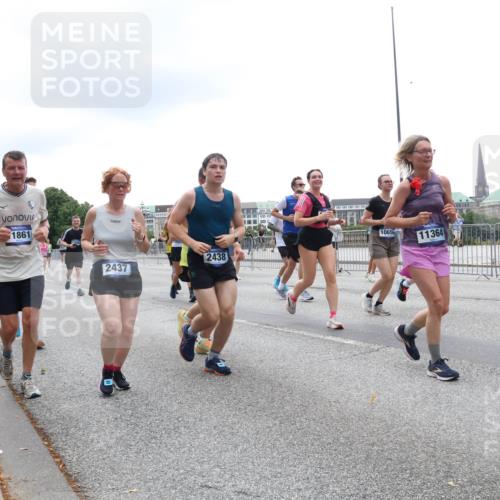 29.06.2025 - hella hamburg halbmarathon Lena Gebhardt http://msf.ph/oto/8372143 29.06.2025 10:48:59 Lombardsbrücke 1861, 10656, 2437, 2438, 11364, 1142, 1167, 1584, 2160, 2395, 2437, 2438, 2541, 2713, 2716, 2792, 2927, 3070, 3086, 3215, 3253, 4403, 4525, 4527, 5010, 5118, 5479, 5480, 5551, 6015, 6437, 6566, 6979, 7062, 7203, 7931, 7936, 7947, 7948, 8549, 8719, 8760, 9245, 9341, 9359, 9552, 9787, 10033, 10038, 10059, 10081, 10204, 10366, 10479, 10524, 10654, 10656, 10782, 10785, 11000, 11031, 11192, 11364, 11365, 13814, 13845, 15715, 16498, 16499, 16701 meine-sportfotos.de