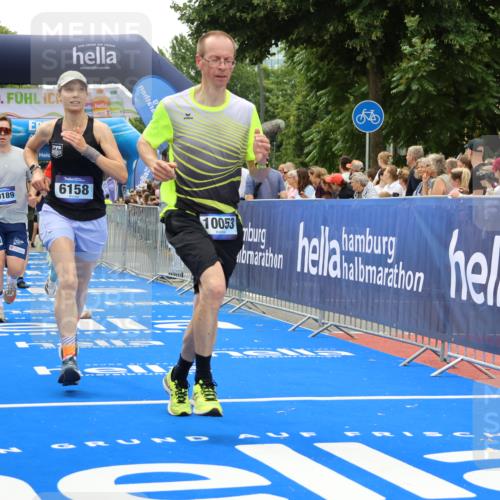 29.06.2025 - hella hamburg halbmarathon Strokosch-Dieckow http://msf.ph/oto/8372180 29.06.2025 10:49:18 Ziel 1342, 2013, 4183, 4185, 6158, 8112, 9348, 10053, 10189, 11779, 11819, 12670, 13450, 14526, 14838, 15422, 15784, 15894, 15966, 16369 meine-sportfotos.de