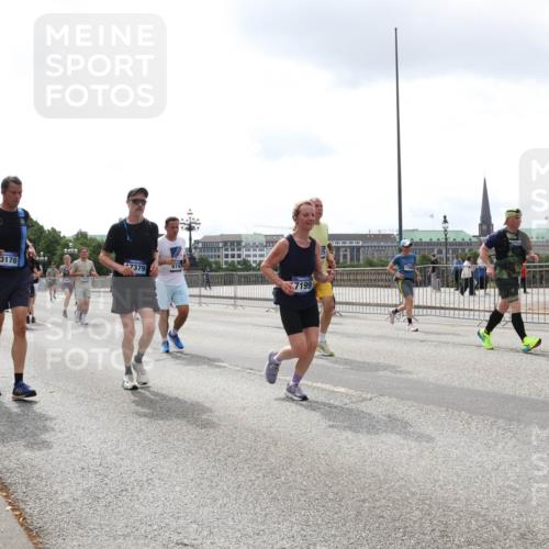 29.06.2025 - hella hamburg halbmarathon Lena Gebhardt http://msf.ph/oto/8372200 29.06.2025 10:39:46 Lombardsbrücke 3178, 7379, 7199, 1058, 1076, 1586, 1856, 1883, 1899, 2313, 2578, 2888, 2976, 3046, 3275, 3353, 3882, 3883, 3884, 4298, 4603, 4609, 4752, 4855, 5045, 5229, 5654, 5701, 5877, 5901, 6321, 6342, 6343, 6427, 6428, 6698, 6719, 6726, 6739, 6748, 7045, 7053, 7125, 7199, 7429, 7455, 7456, 7501, 7524, 7684, 8107, 8203, 8612, 8995, 9393, 9569, 9698, 9747, 9777, 10441, 10512 meine-sportfotos.de